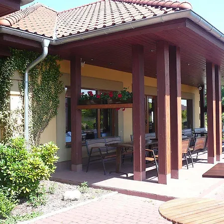 Daglezja Nad Jeziorem Kornickim Hotel Kórnik