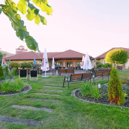 Daglezja Nad Jeziorem Kornickim Hotel Kórnik