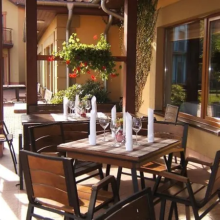 Daglezja Nad Jeziorem Kornickim 2*