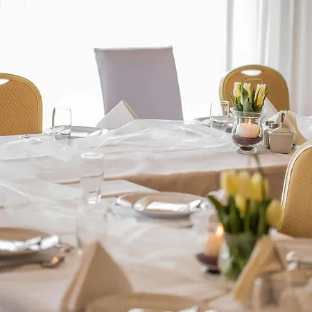 Daglezja Nad Jeziorem Kornickim 2* Kórnik