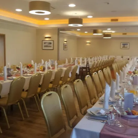 Daglezja Nad Jeziorem Kornickim Hotel Kórnik