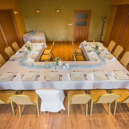 Daglezja Nad Jeziorem Kornickim Hotel Kórnik