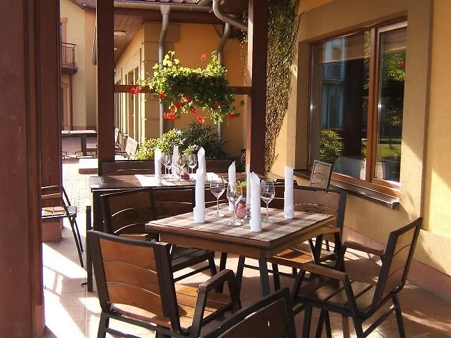 Daglezja Nad Jeziorem Kornickim 2*