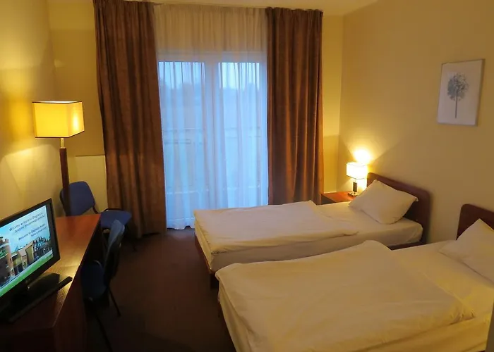 Daglezja Nad Jeziorem Kornickim 2*