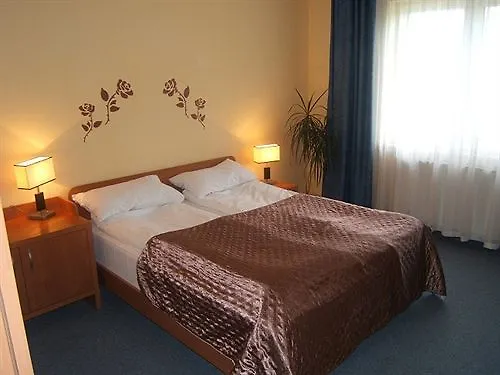 Daglezja Nad Jeziorem Kornickim 2*