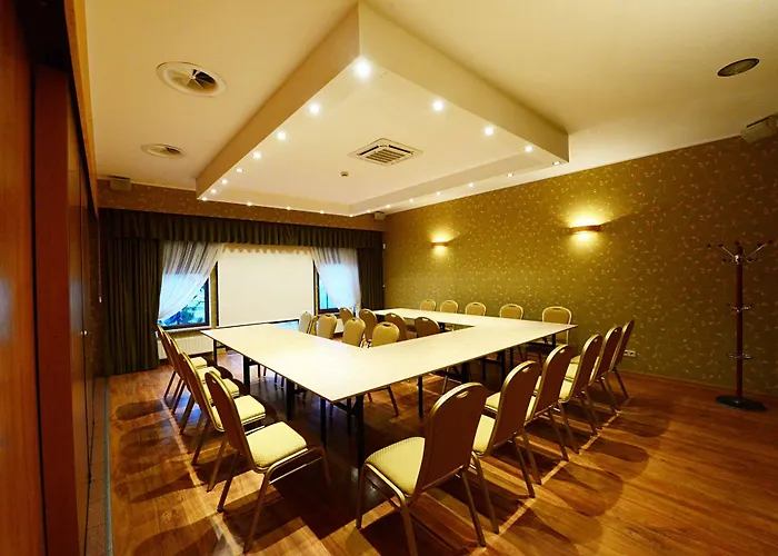 Hotel Daglezja Nad Jeziorem Kornickim 2*