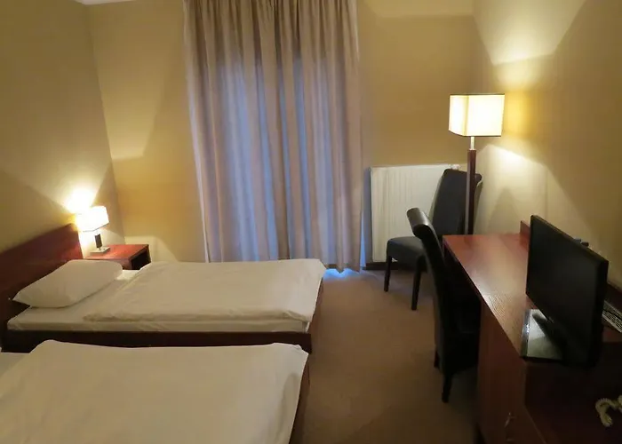 Daglezja Nad Jeziorem Kornickim 2* Kornik